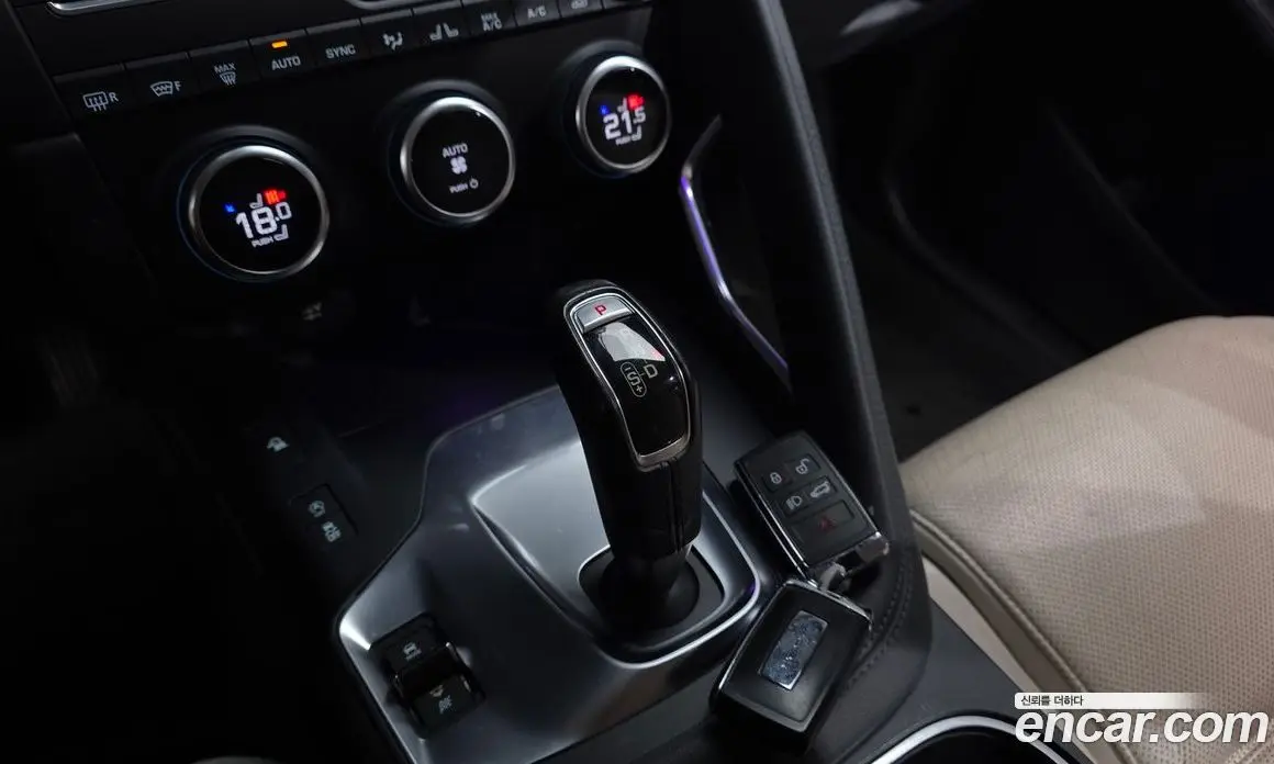Jaguar E-Pace 2018 2.0 автомат (гидро), фото 11 Jaguar E-Pace 2018 2.0 автомат (гидро), фото 11