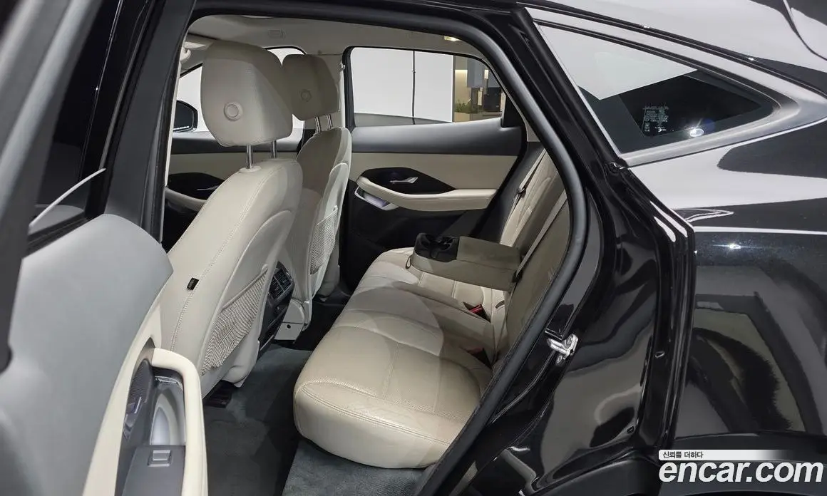 Jaguar E-Pace 2018 2.0 автомат (гидро), фото 15 Jaguar E-Pace 2018 2.0 автомат (гидро), фото 15