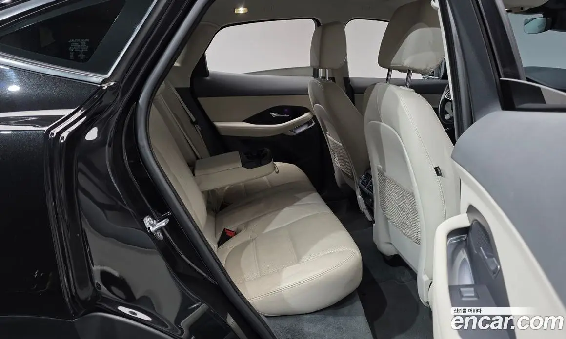 Jaguar E-Pace 2018 2.0 автомат (гидро), фото 17 Jaguar E-Pace 2018 2.0 автомат (гидро), фото 17