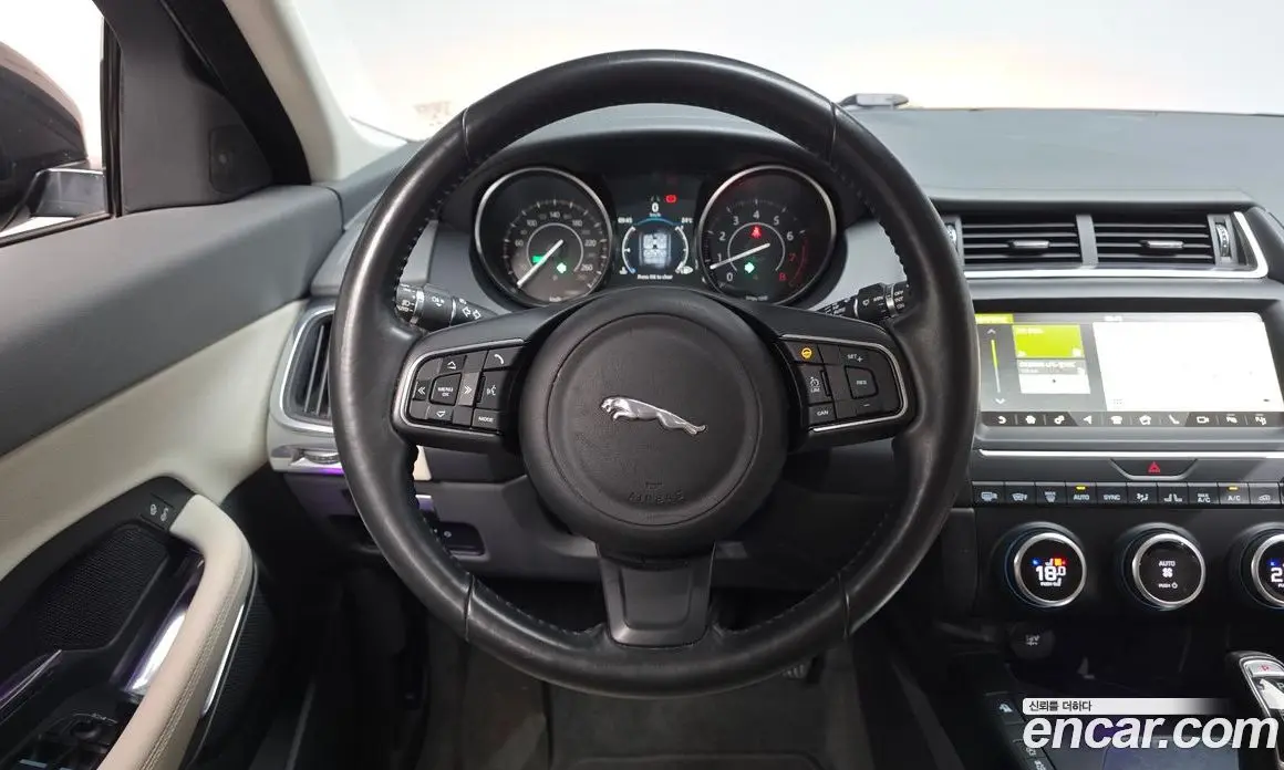 Jaguar E-Pace 2018 2.0 автомат (гидро), фото 18 Jaguar E-Pace 2018 2.0 автомат (гидро), фото 18