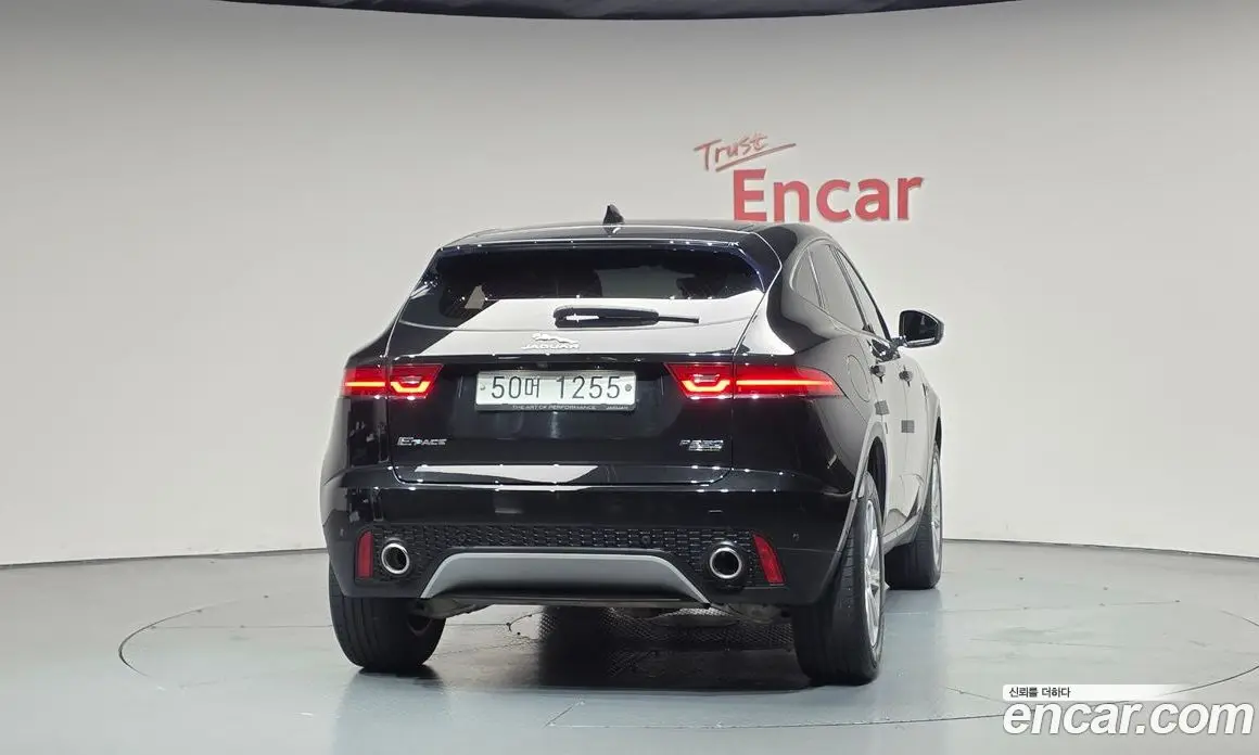 Jaguar E-Pace 2018 2.0 автомат (гидро), фото 3 Jaguar E-Pace 2018 2.0 автомат (гидро), фото 3