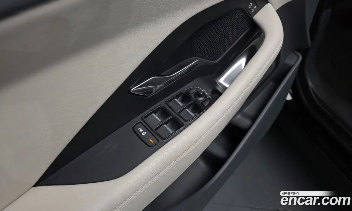 Jaguar E-Pace 2018 2.0 автомат (гидро), фото 24 Jaguar E-Pace 2018 2.0 автомат (гидро), фото 24