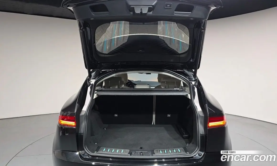 Jaguar E-Pace 2018 2.0 автомат (гидро), фото 25 Jaguar E-Pace 2018 2.0 автомат (гидро), фото 25