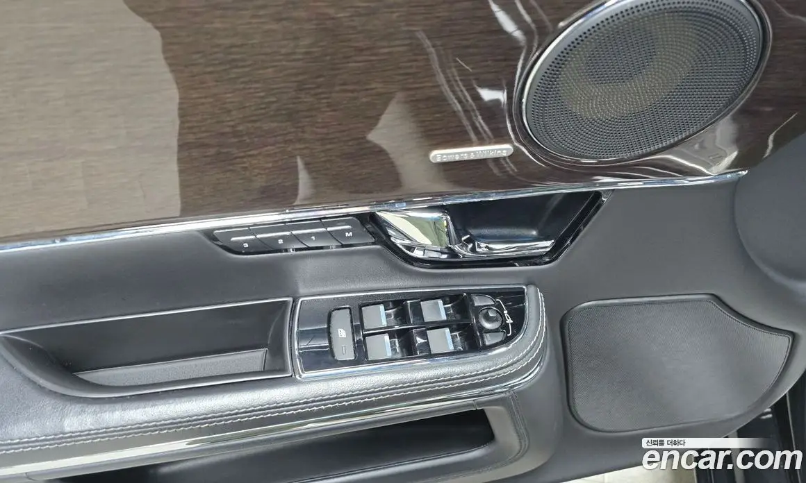 Jaguar XJ 2011 5.0 автомат (гидро), фото 16 Jaguar XJ 2011 5.0 автомат (гидро), фото 16