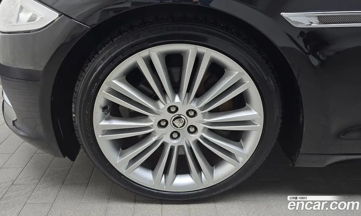 Jaguar XJ 2011 5.0 автомат (гидро), фото 5 Jaguar XJ 2011 5.0 автомат (гидро), фото 5