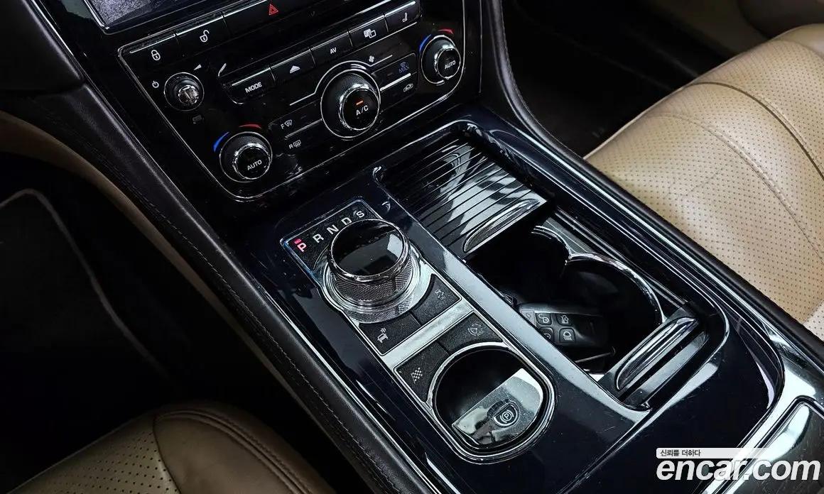 Jaguar XJ 2013 3.0 автомат (гидро), фото 9 Jaguar XJ 2013 3.0 автомат (гидро), фото 9