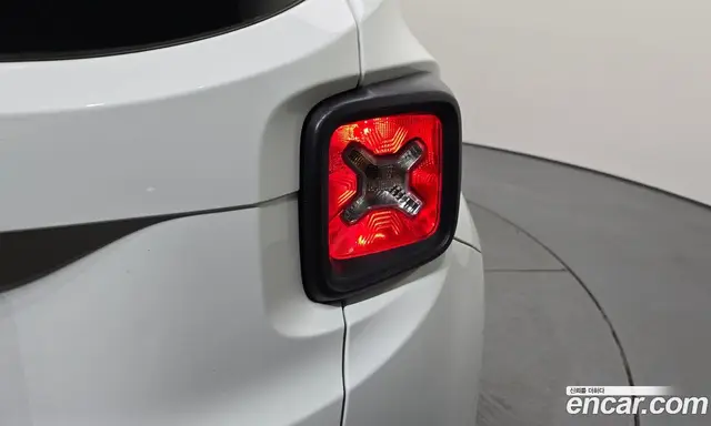 Jeep Renegade 2017 2.0 автомат (гидро), миниатюра 9