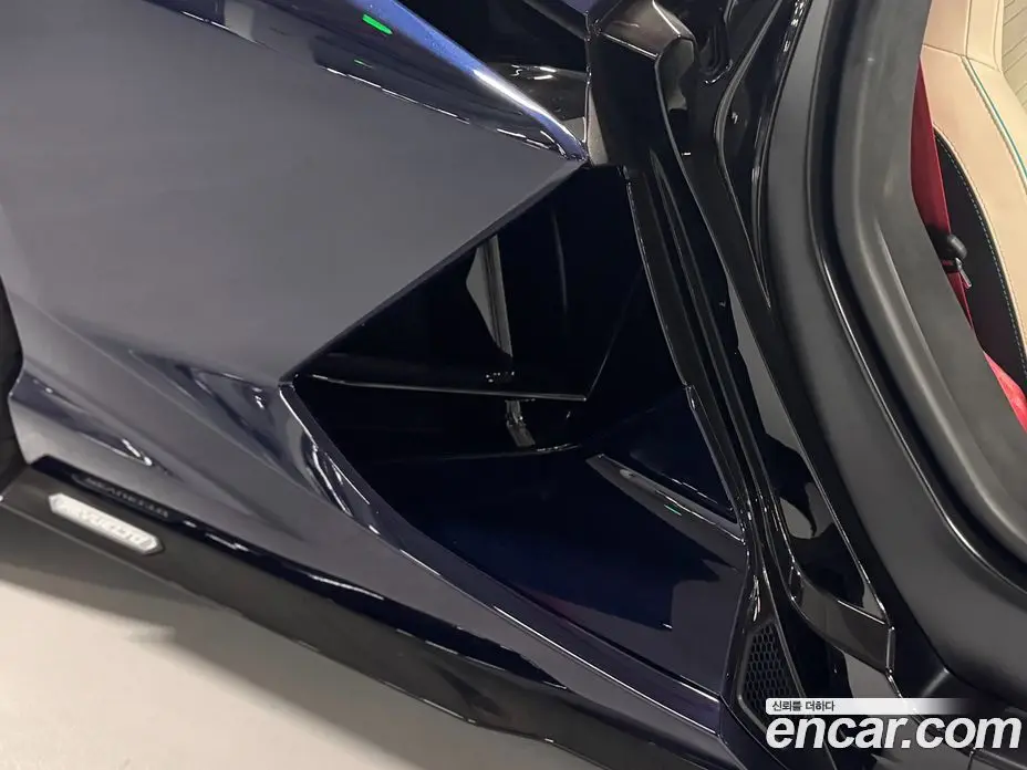 Lamborghini Revuelto 2025 6.5 автомат (гидро), фото 16 Lamborghini Revuelto 2025 6.5 автомат (гидро), фото 16