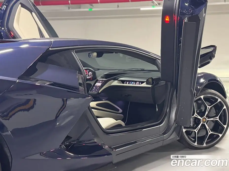 Lamborghini Revuelto 2025 6.5 автомат (гидро), фото 18 Lamborghini Revuelto 2025 6.5 автомат (гидро), фото 18