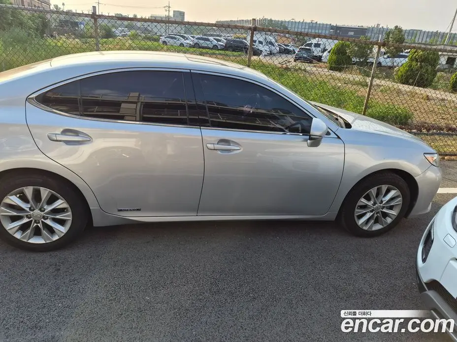 Lexus ES 2015 2.5 автомат (гидро), фото 6 Lexus ES 2015 2.5 автомат (гидро), фото 6