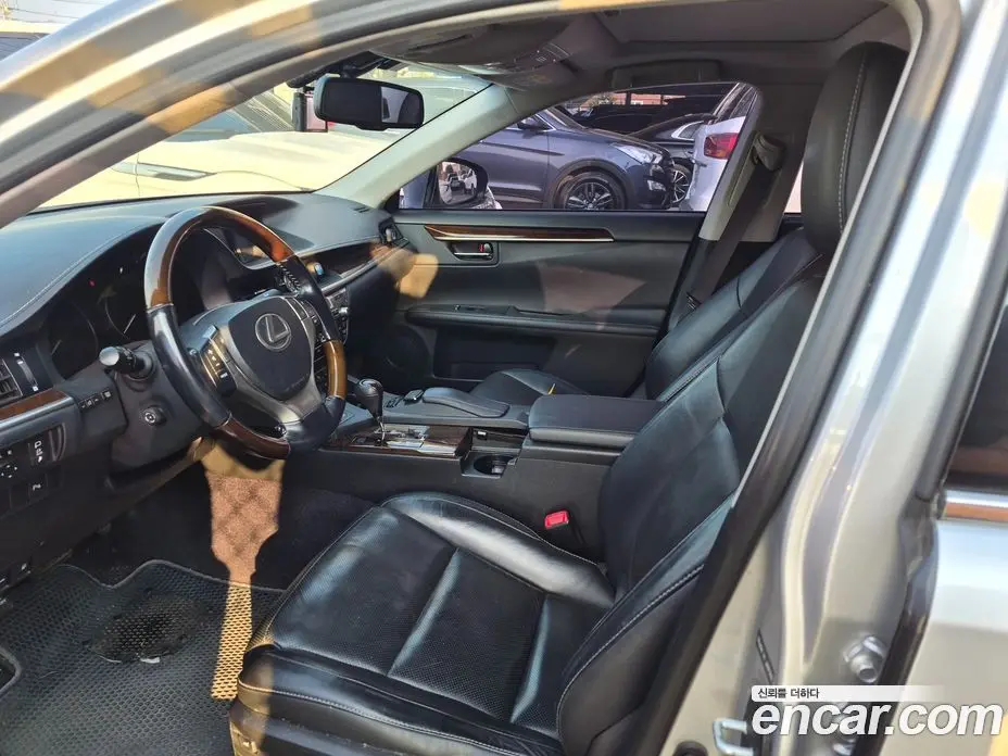 Lexus ES 2015 2.5 автомат (гидро), фото 8 Lexus ES 2015 2.5 автомат (гидро), фото 8