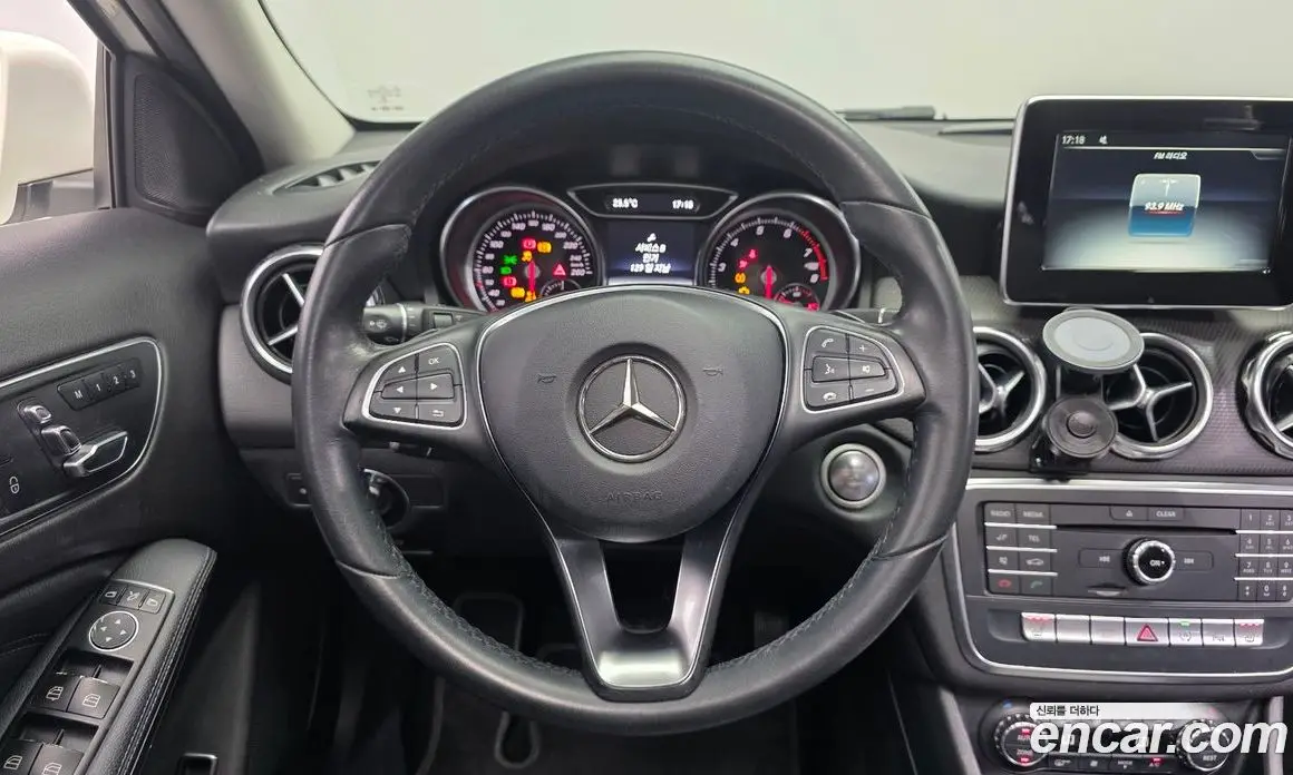 Mercedes-Benz GLA-Class 2017 2.0 гидро, фото 19
