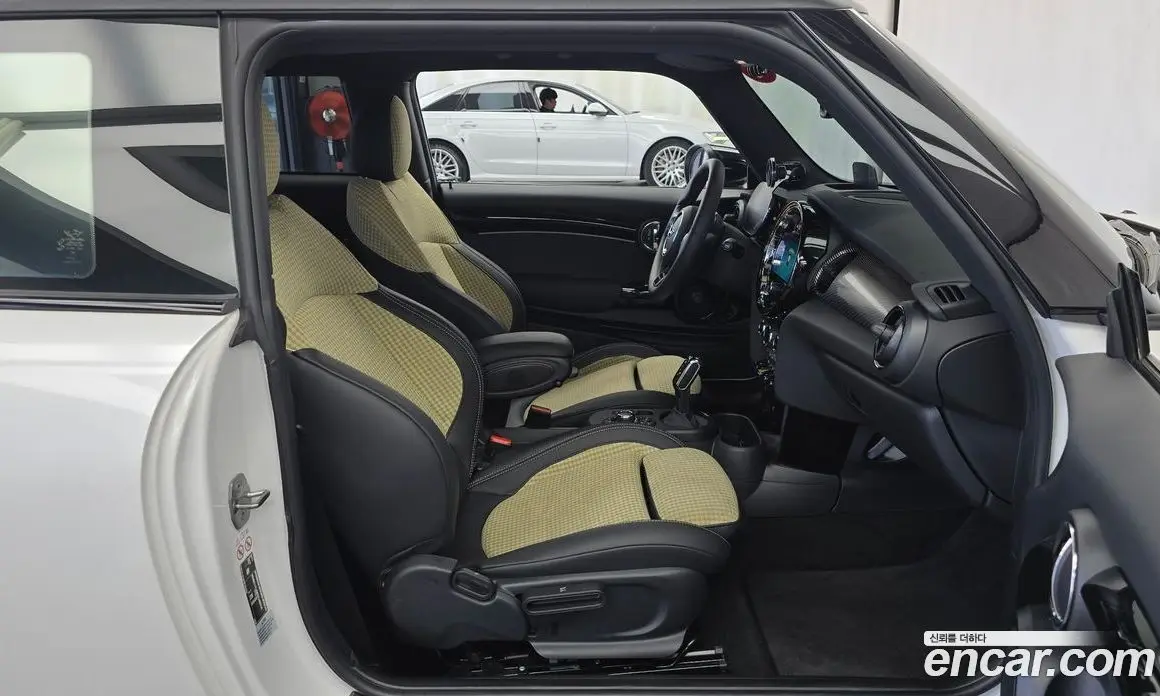 Mini Cooper 2023 автомат (гидро), фото 16