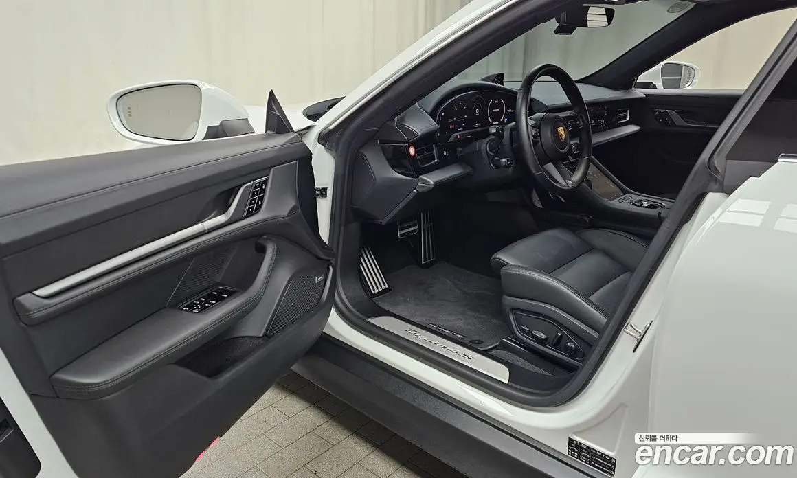 Porsche Taycan 2021 0.1 автомат (гидро), фото 13