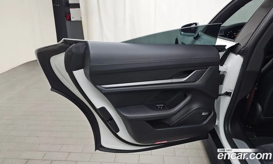 Porsche Taycan 2021 0.1 автомат (гидро), фото 15