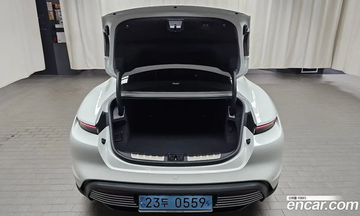 Porsche Taycan 2021 0.1 автомат (гидро), фото 25