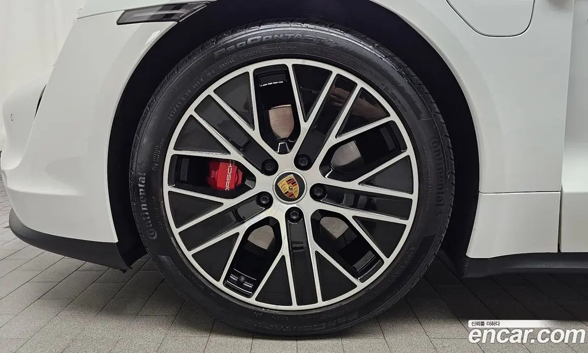 Porsche Taycan 2021 0.1 автомат (гидро), фото 5
