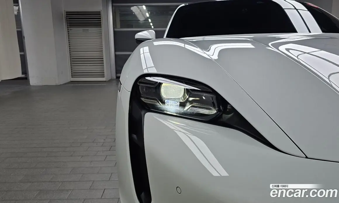 Porsche Taycan 2021 0.1 автомат (гидро), фото 8