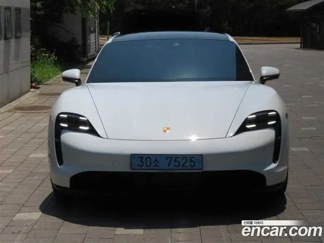 Porsche Taycan, 2023, 33 000 км