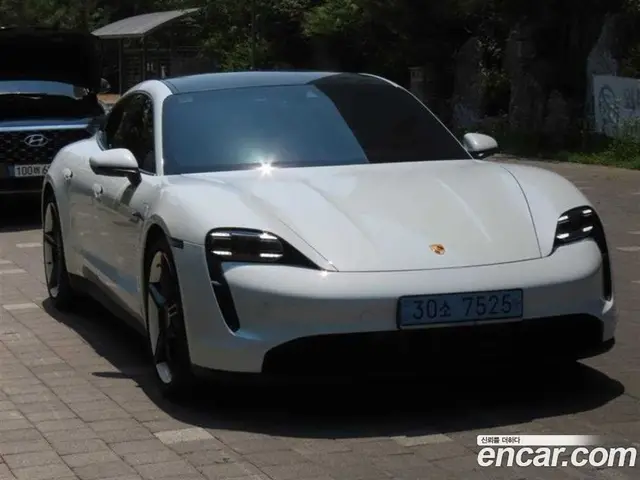 Porsche Taycan 2023 0.1 автомат (гидро), миниатюра 2