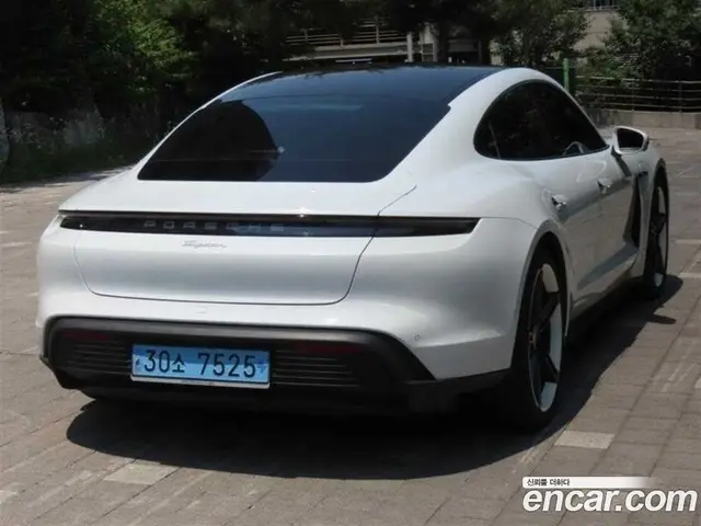 Porsche Taycan 2023 0.1 автомат (гидро), миниатюра 3