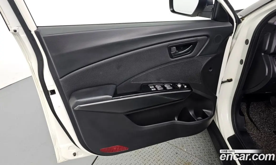 SsangYong TIBOLI 2016 1.6 автомат (гидро), фото 14
