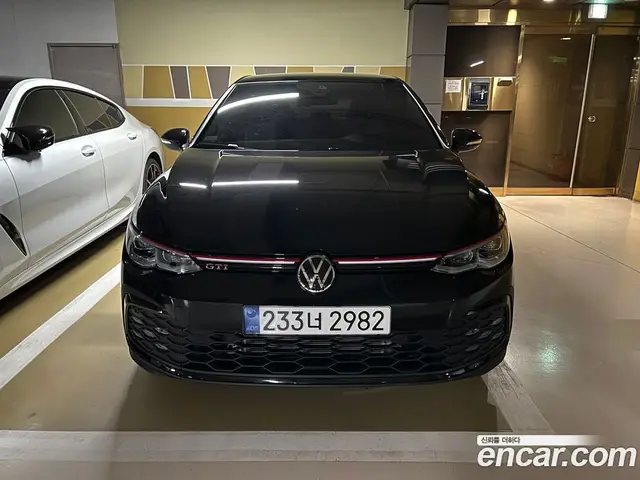 Volkswagen Golf 2023 2.0 автомат (гидро), миниатюра 3