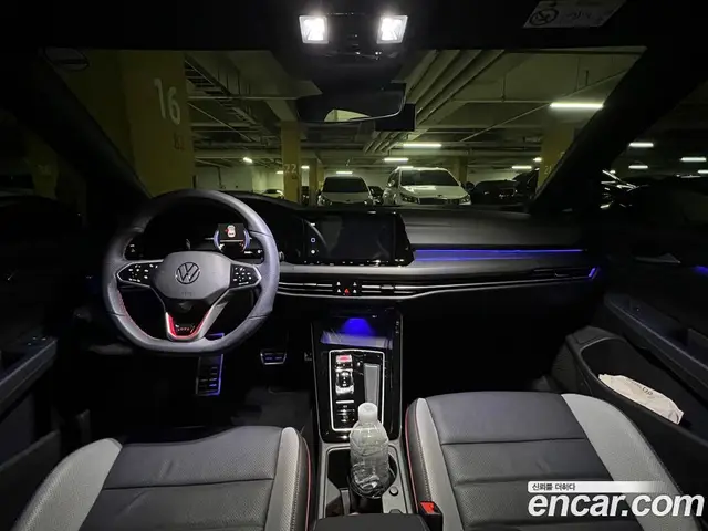 Volkswagen Golf 2023 2.0 автомат (гидро), миниатюра 6