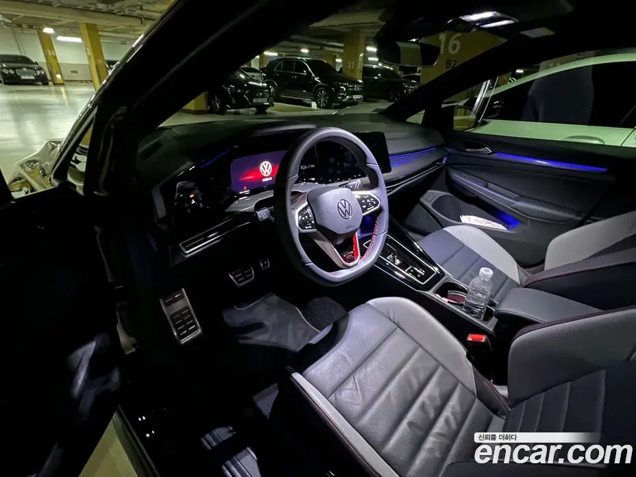 Volkswagen Golf 2023 2.0 автомат (гидро), фото 8