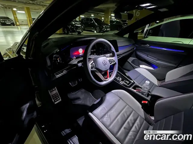 Volkswagen Golf 2023 2.0 автомат (гидро), миниатюра 8