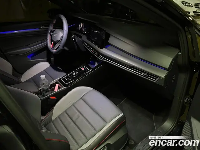Volkswagen Golf 2023 2.0 автомат (гидро), миниатюра 9