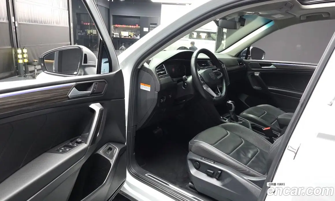 Volkswagen Tiguan 2023 2.0 автомат (гидро), фото 13