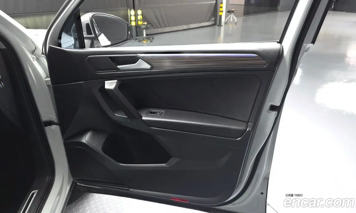 Volkswagen Tiguan 2023 2.0 автомат (гидро), фото 14