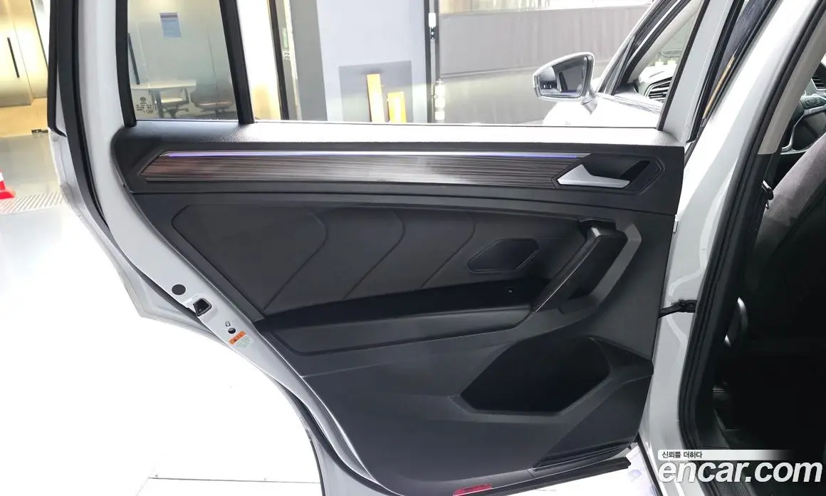 Volkswagen Tiguan 2023 2.0 автомат (гидро), фото 15