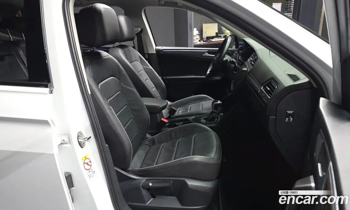 Volkswagen Tiguan 2023 2.0 автомат (гидро), фото 17