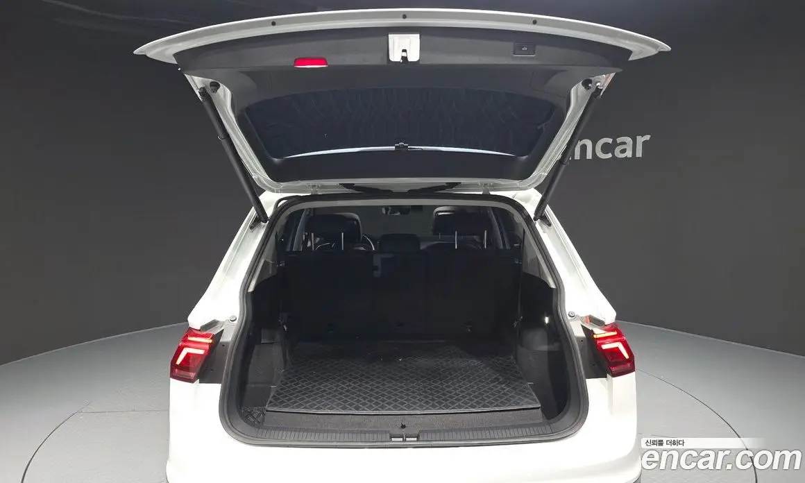 Volkswagen Tiguan 2023 2.0 автомат (гидро), фото 26