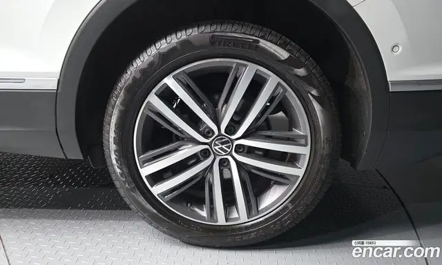 Volkswagen Tiguan 2023 2.0 автомат (гидро), миниатюра 5