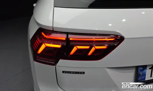 Volkswagen Tiguan 2023 2.0 автомат (гидро), миниатюра 9