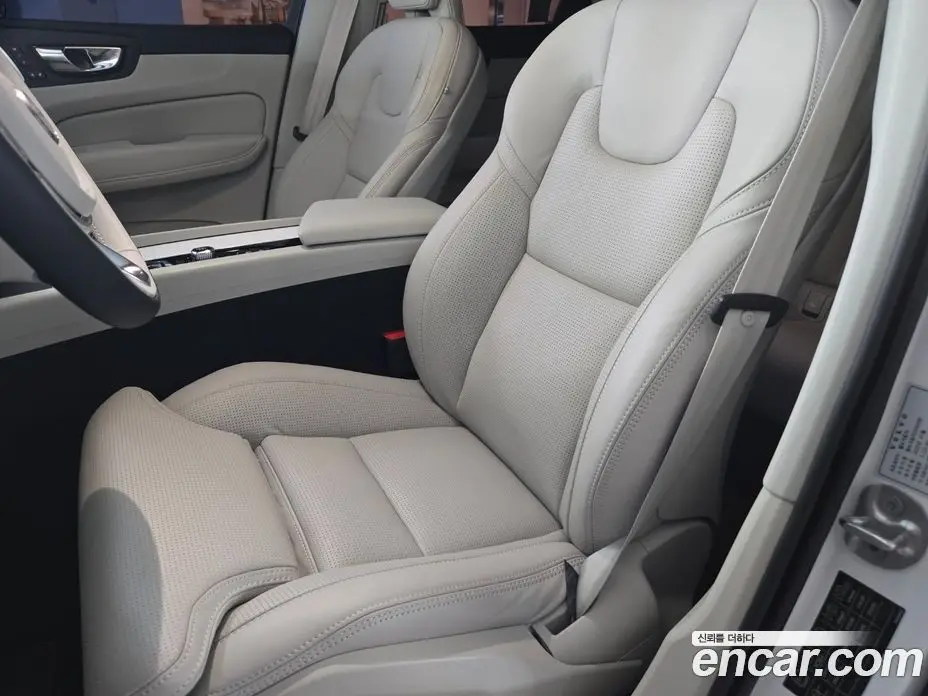 Volvo XC60 2026 2.0 автомат (гидро), фото 11