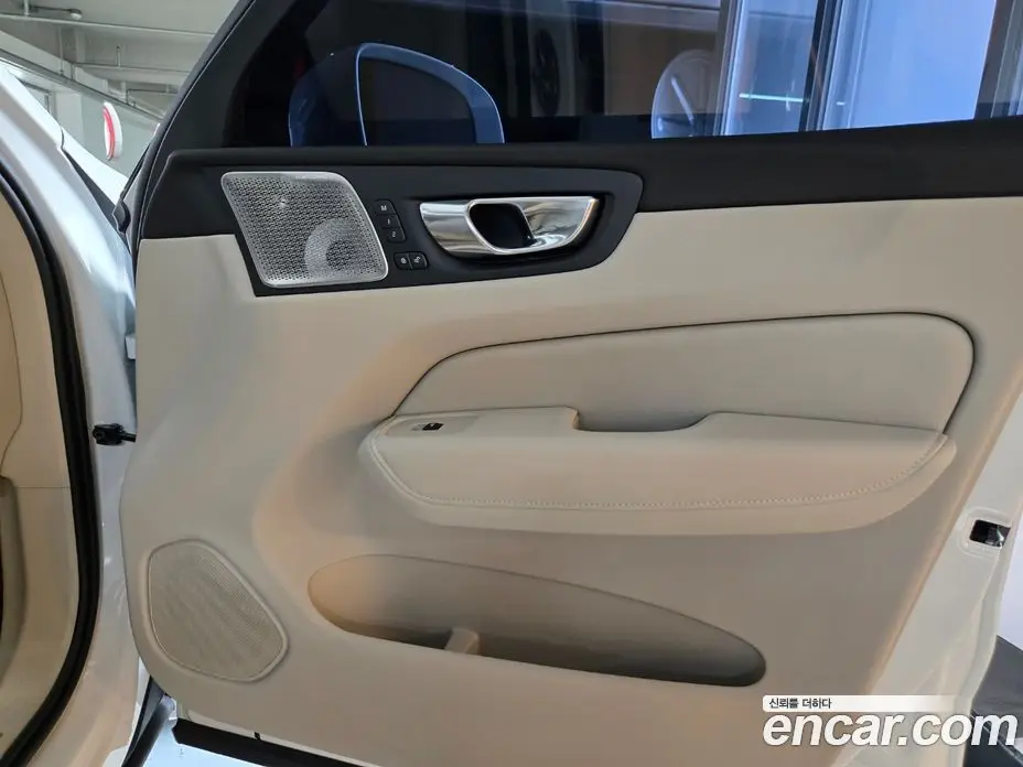 Volvo XC60 2026 2.0 автомат (гидро), фото 12