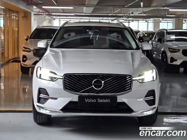 Volvo XC60 2026 2.0 автомат (гидро), миниатюра 3