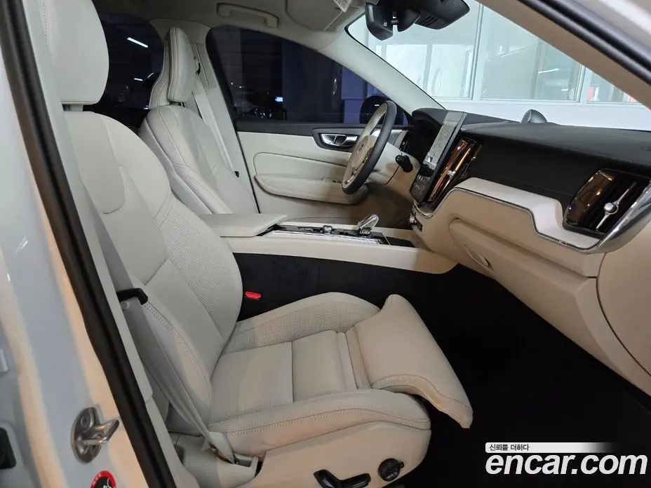 Volvo XC60 2026 2.0 автомат (гидро), фото 9