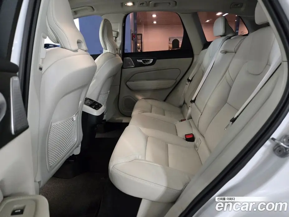 Volvo XC60 2026 2.0 автомат (гидро), фото 10