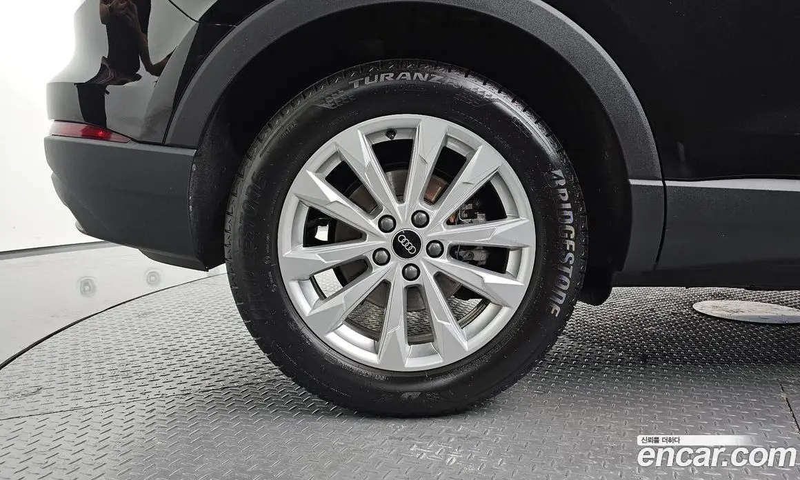 Audi Q3 2025 2.0 автомат (гидро), фото 4