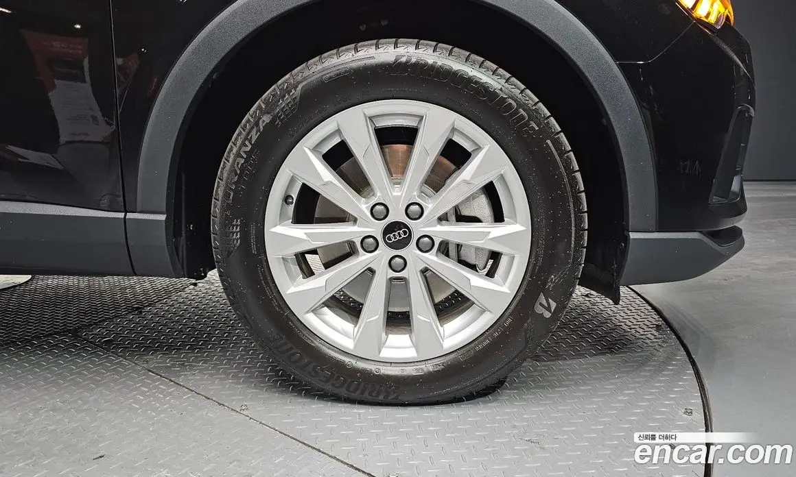 Audi Q3 2025 2.0 автомат (гидро), фото 6