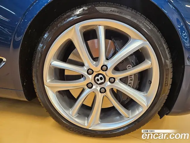 Bentley Continental 2023 4.0 автомат (гидро), миниатюра 5