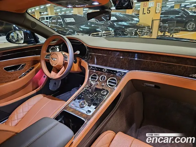 Bentley Continental 2023 4.0 автомат (гидро), миниатюра 7