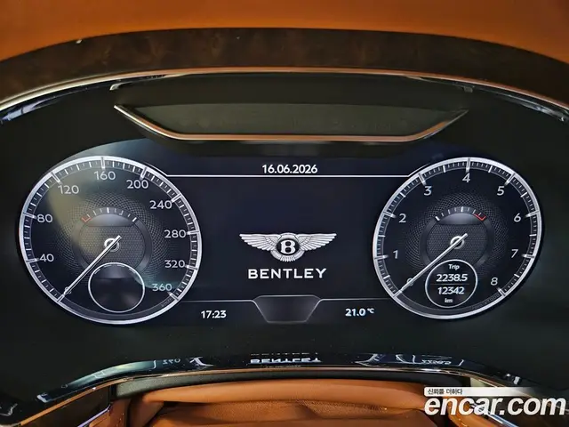 Bentley Continental 2023 4.0 автомат (гидро), миниатюра 8
