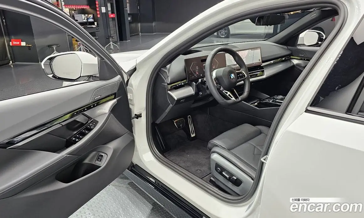 BMW 5 серия 2025 2.0 автомат (гидро), фото 13