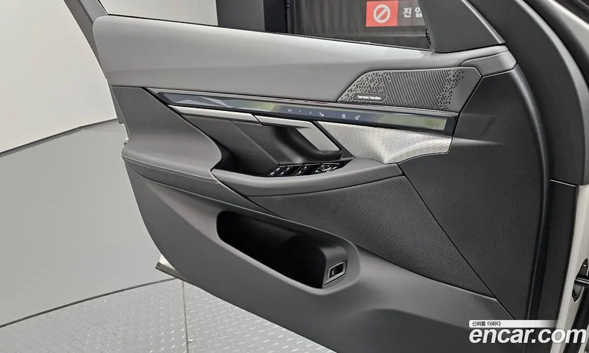 BMW 5 серия 2025 2.0 автомат (гидро), фото 14
